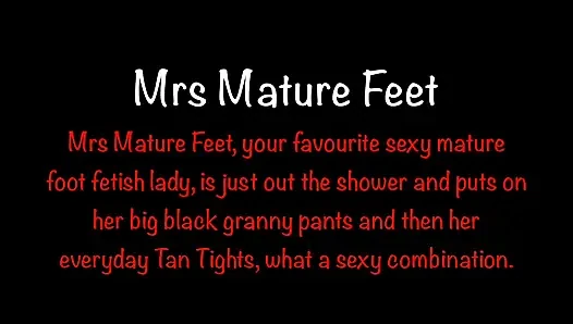 Mrs Mature Feet in big Granny Pants and Pantyhose 451