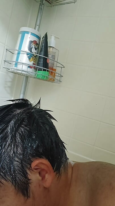 Relaxed Bath Wank: Jerking Off in the Tub and Feeling Good