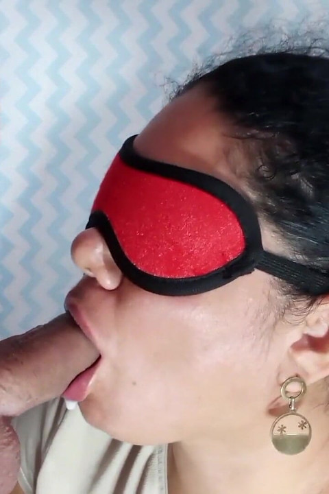 Amateur Facial with Fetish Cumshot Retractor
