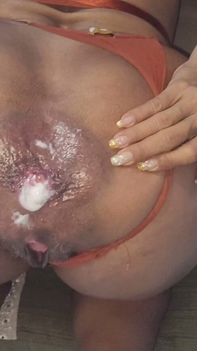 브루넷의 엉덩이에 정액을 깊숙이 쏟아붓다, 그녀는 엉덩이에 정액을 요청했고 많은 애널 밀크를 받았다 | 클립 2