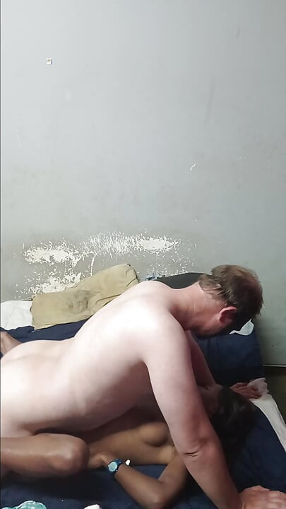 最火辣的傳教士口交，由白人猛男和黑人蕩婦