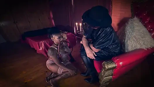 Пробуждение чувственной извращенности Pam с Herr Charlotte - часть 2