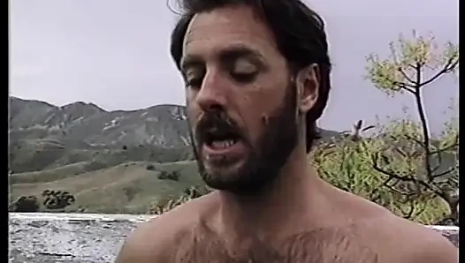 1on1'deki klasik orta yaşlı seksi kadınların derlemesi ve vücutlarının her yerine birçok boşalma ile üçlü seks eylemleri