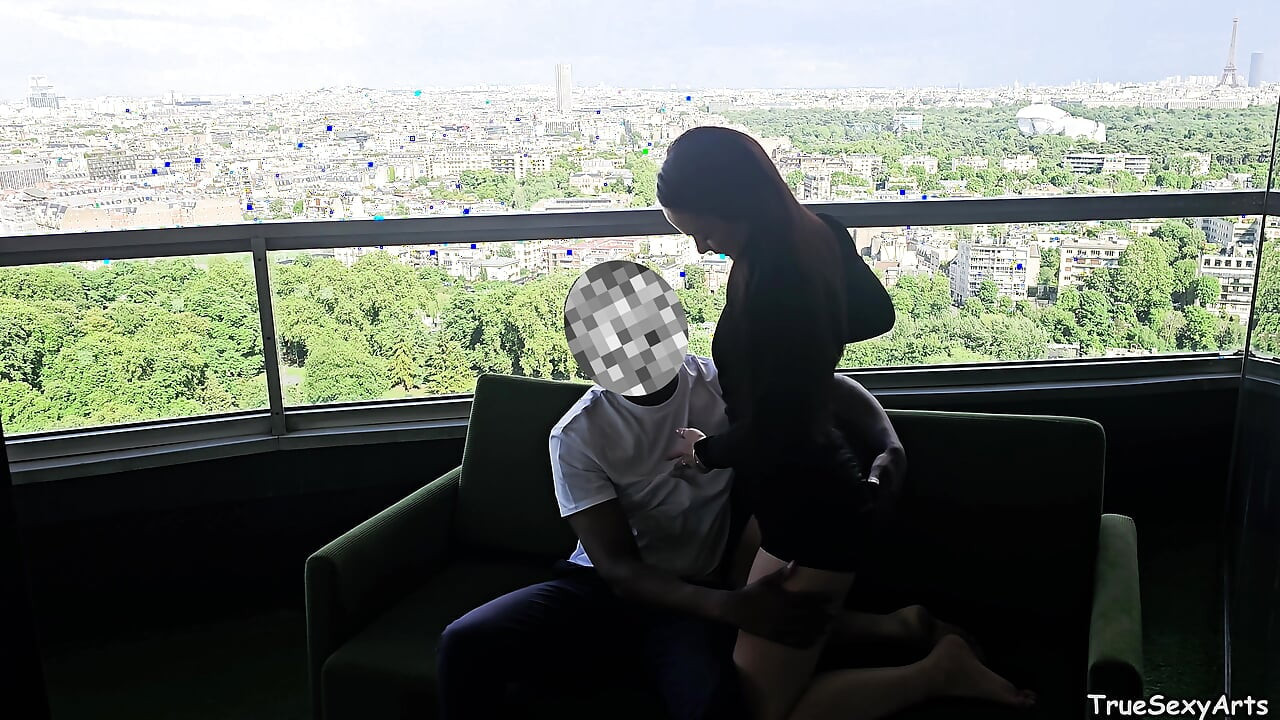 Alice Drake 4k पेरिस चूत में वीर्य वाली पार्टी के बाद जोरदार बालकनी सेक्स