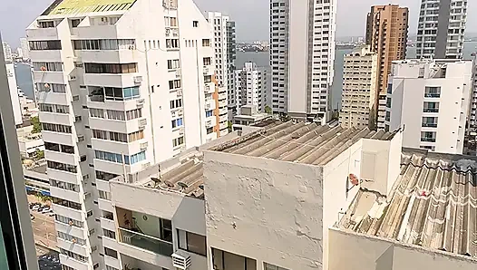 Meine hübsche Frau betrügt mich mit meinem Nachbarn