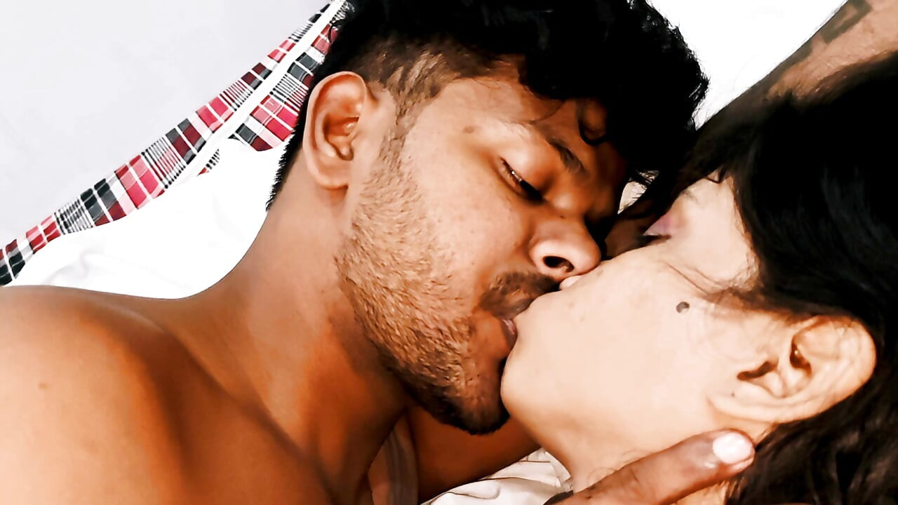 Indian Viral video of love and sex between step brother and step sister at home. Desi hindi audio