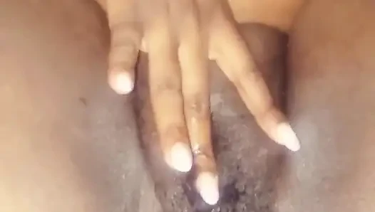 Göğüslerimi sıkıyor amcığımı götüme sokuyorum