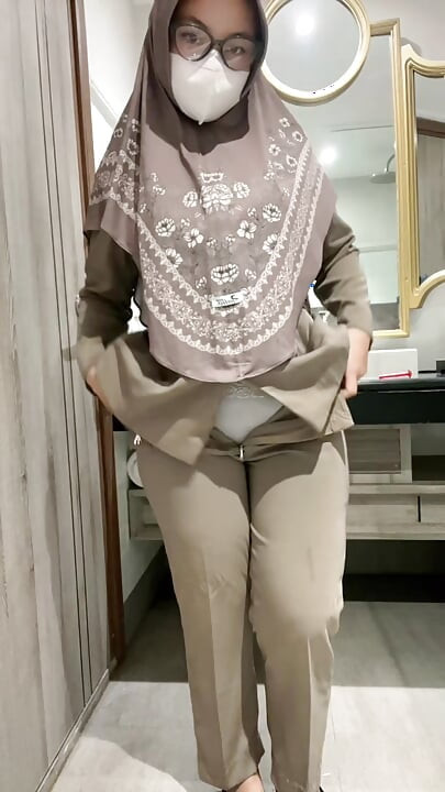 Thumbnail of My idol teacher squirts — Indonesian hijab solo