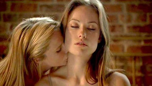 Olivia Wilde lesbo pocałunek z blondynką na scandalplanet.com