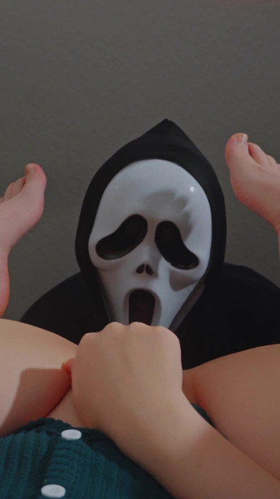 Momento emozionante dal "Squirta sulla faccia del fantasma e gli lascia prendere le mie mutandine"