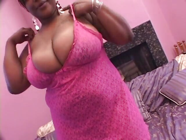 Chubby black slut gets her cunt boned