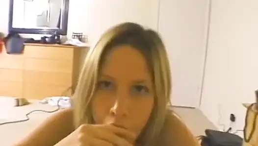 Haley yarak emerken amıyla oynuyor