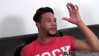 Buffed hottie talks about sex preferences before tugging it