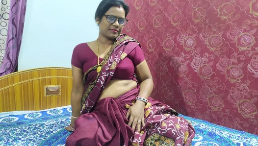 Mysore it Vandana教授穿着纱丽服和她的同事在家里的xhamster上吮吸和性交