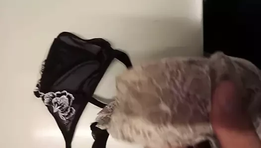 Külot üzerinde boşalmak