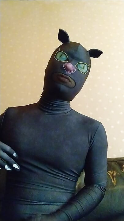 猫になれるジャンプスーツで興奮しながら気持ちよくオナニーしました！