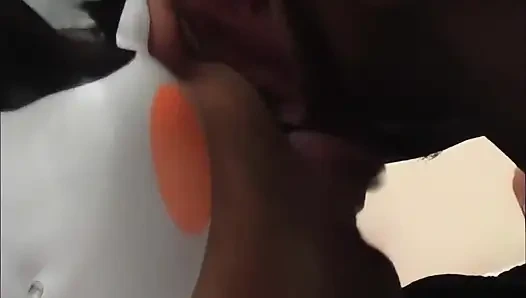 Genç maskeli çift amatör seks yapıyor