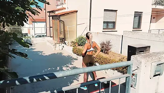 Gerçek olup olmadığını hayal et - komşumu sikiyorum