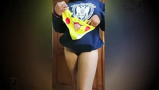 Aku punya kejutan untukmu di bawah celana dalam Pikachu saya