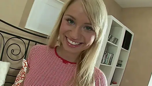 Çekici Jessica Miller'ın küçük poposu için devasa sert bir penis