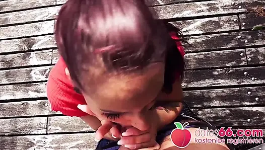 Halka açık parkta sikici: tombul esmer (26 yaşında)