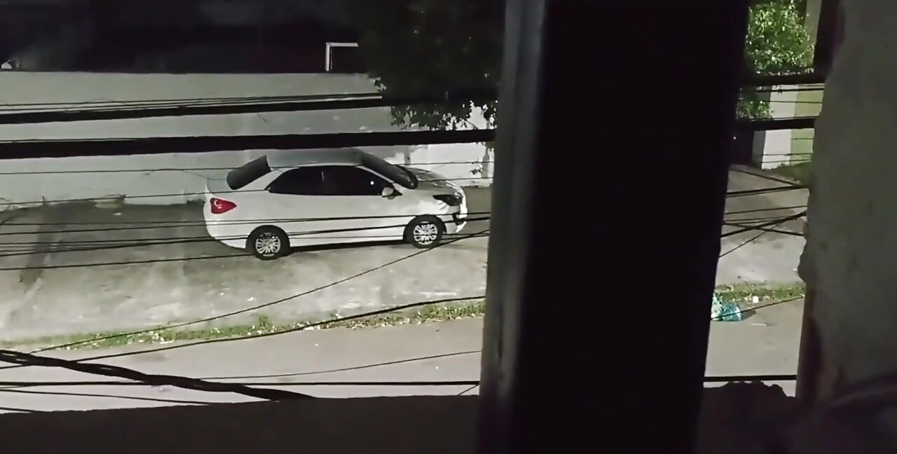 Fucks with Lover in the Car in Front of the House and Comes Back Full of Cum Smiling