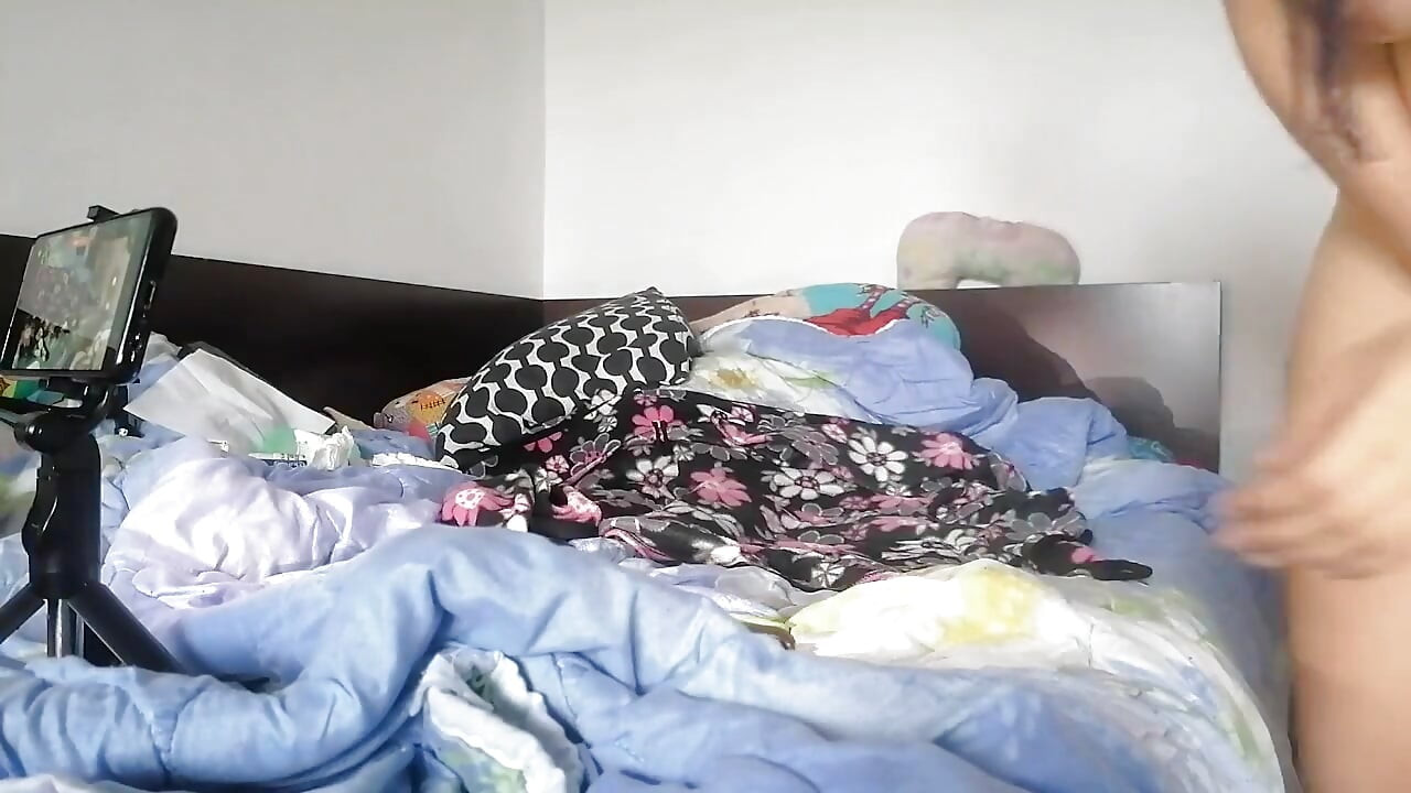 Amateur Wife Masturbates with Fingers in Pussy Until Orgasm