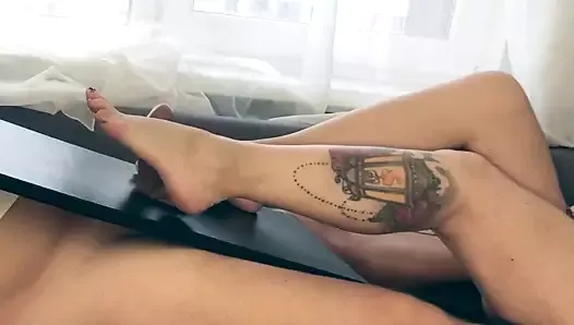 MILF with sexy legs gives FOOTJOB