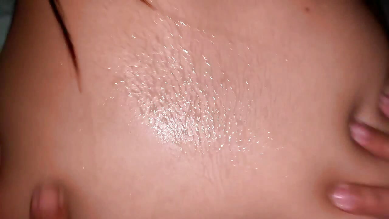 また秘書が彼女の大きな胸に触らせてくれて、私は彼女のアソコを抱きしめました