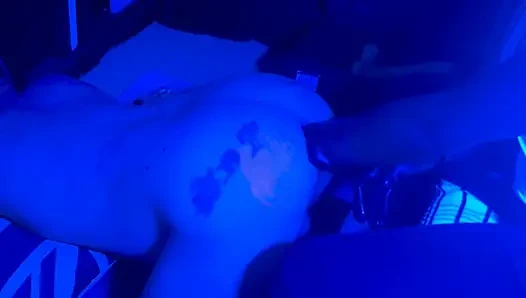 Kirli koyu yumruk sokma