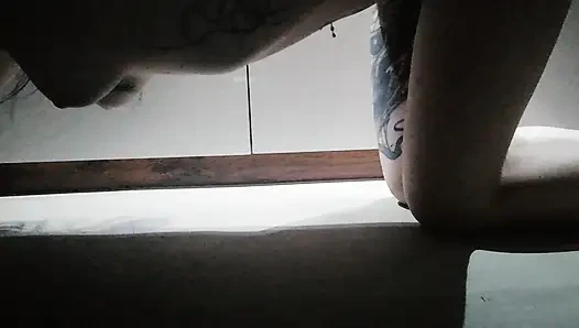 Cewek sange ini lagi asik fingering memeknya sendirian - close up