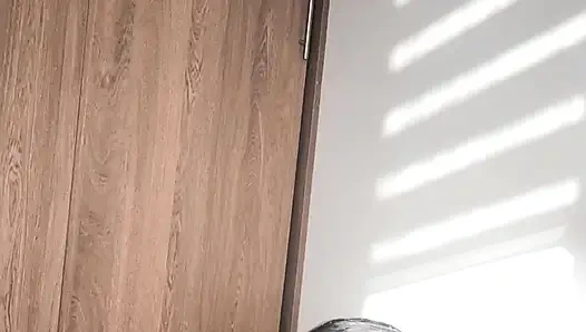 Lihat gimana caraku nyepong kontolku dengan tenggorokan dalam banget -pasangan amatir- nysde