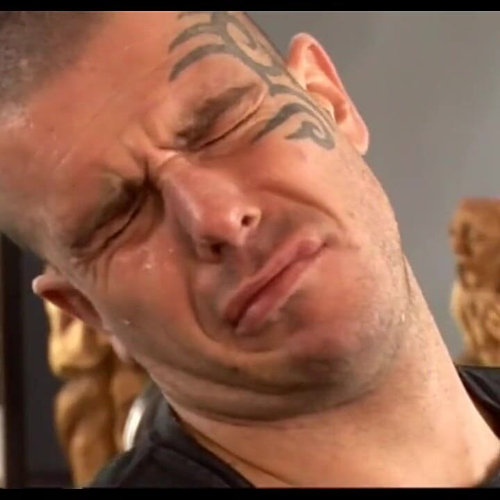 Υπέροχος νεαρός βυζαρός κώλος γαμήθηκε και χύθηκε στο στόμα από μεγάλο πούτσο