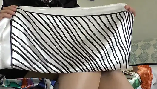 На Пасху, ты можешь эякулировать на моем атласном шарфе, леди Виктория Валенте