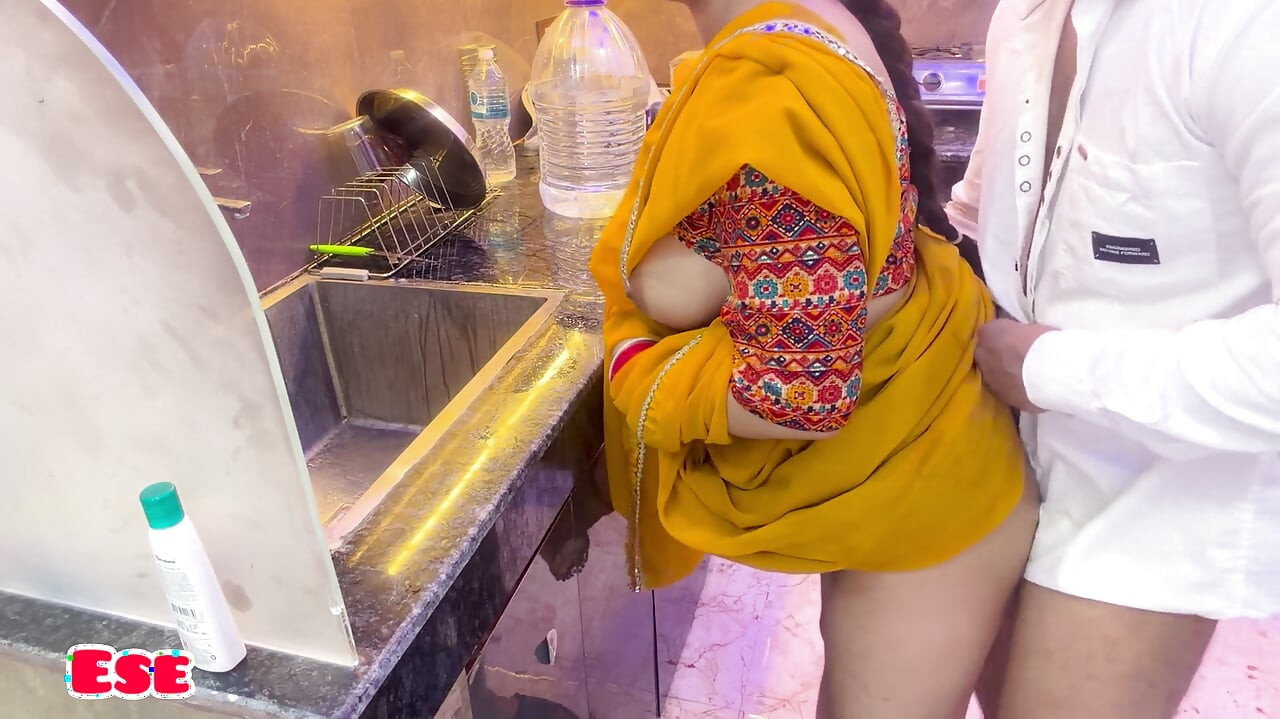 Naukarani Ki Behan To Ussey Bhi JADA Maaldaar Nikli....