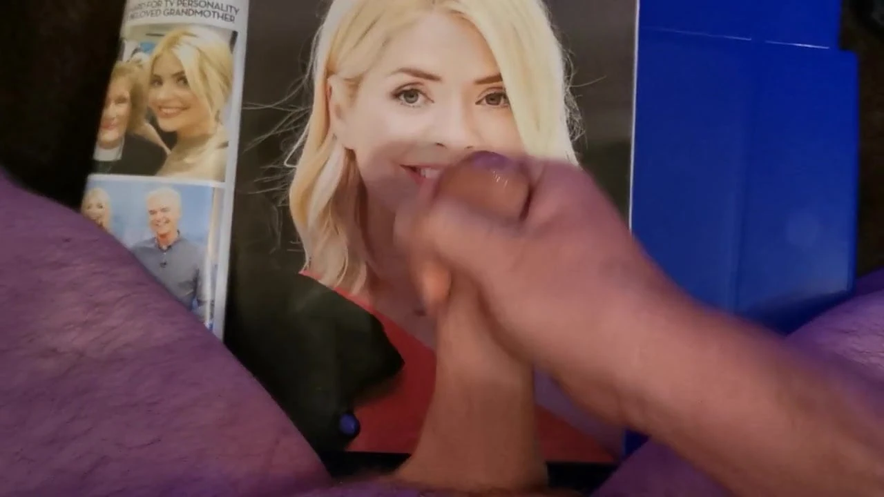 Holly Willoughby pancut penghormatan 112