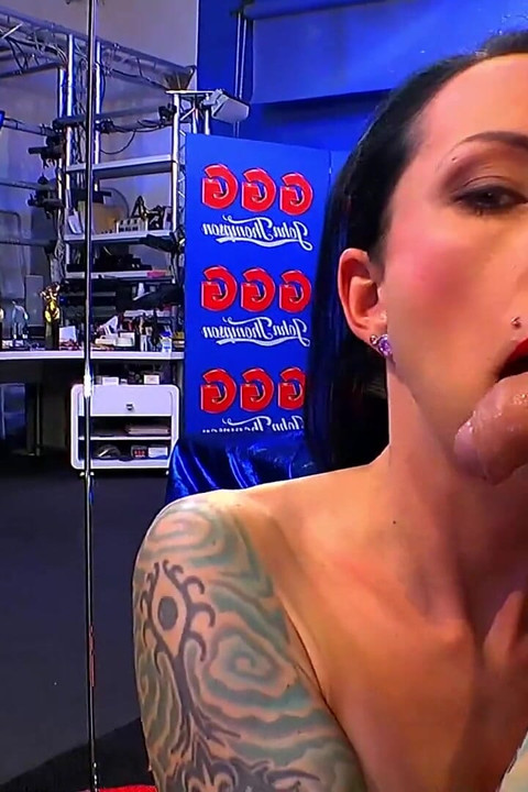 Stella Star Traga Con Avidez En Gangbang