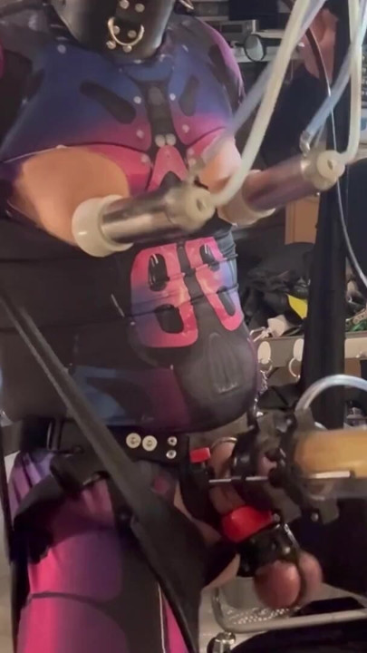 Automatic Milking the Fag Slut Whore Slave Bitch Milking Machine Cum Extraktion | Clip 1