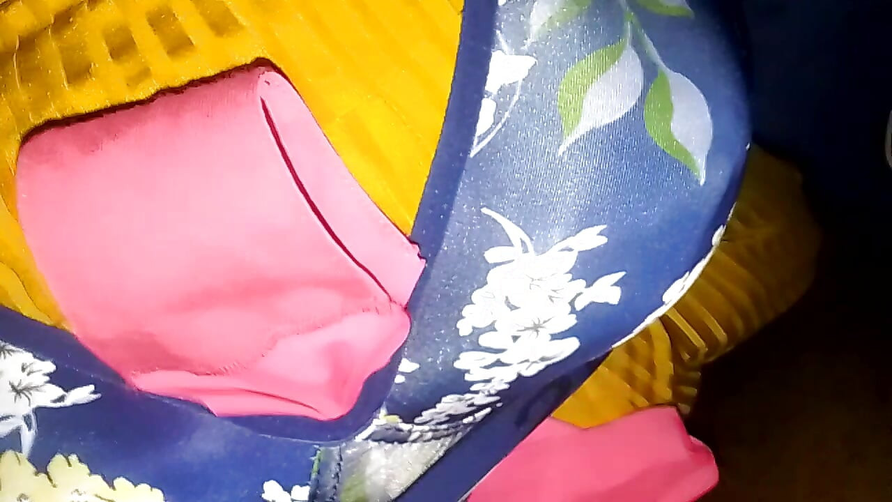 Лифчик несет к