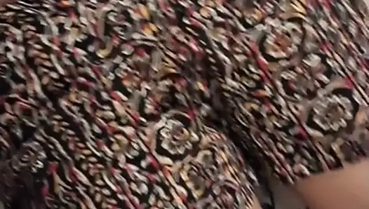 Menelepon pacar ke kamar dan berhubungan seks