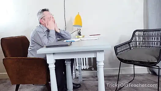 Bu guru nakal ini dientot habis-habisan sampai dicrot di dalam