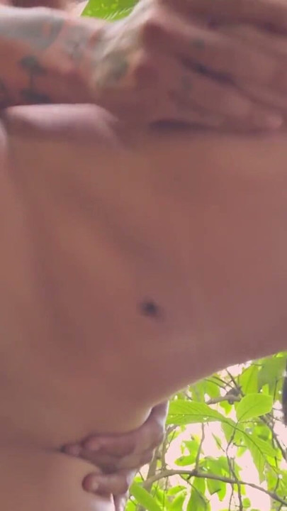 Tive sexo com um estranho que conheci enquanto fazia trilha e acabamos transando ao ar livre | Clipe 2