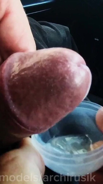 Na krstarenju autocestom, stranac je ušao u auto, na autocesti i sipao spermu u čašu | Isječak 1