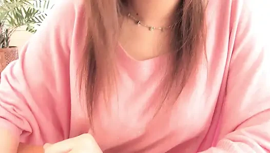 Cewek hot rambut cokelat ini dientot habis-habisan sama kontol besar pria kulit hitam sampai memeknya menganga lebar