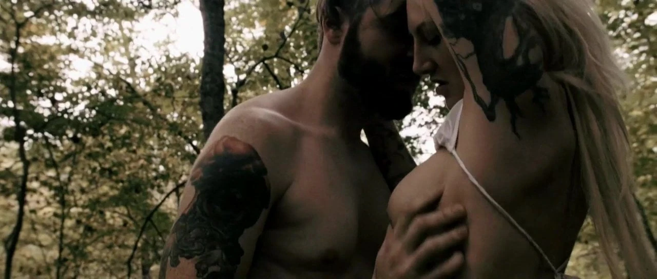 Lucretia Lynn in Havest Lake (2016)