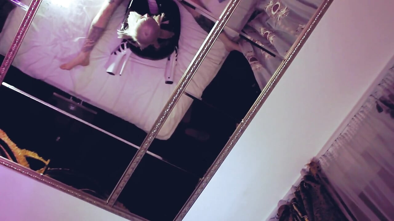 자지 CBT 장난감 BDSM 꼬임 펨돔 페티쉬 밀프 미시 여주인 금발의 핫한 도미나 Eva Latex 플레이