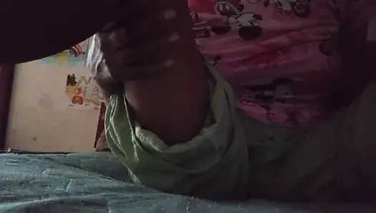 Anne musterbation si cewek hot india dengan toket besar alami lagi asik ngentot malam-malam di ranjang