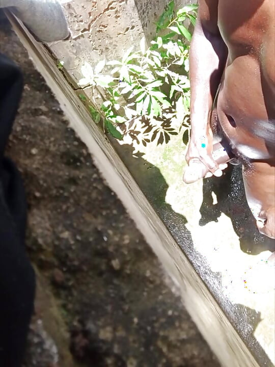 BBC Creampies στο πάτωμα