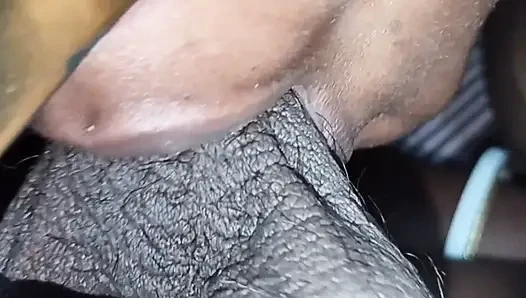 Замужняя индийская шлюшка сосет член коллеги