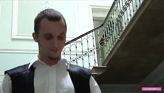 Анальный кримпай для шлюховатой брюнетки из колледжа